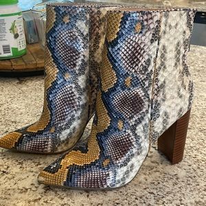 Steve Madden Boots Size 9